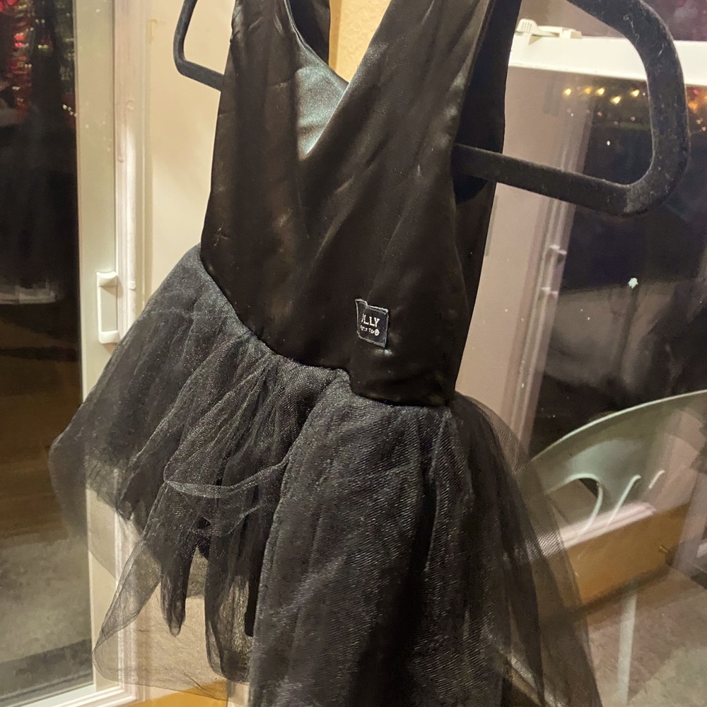 Dolly tutu dress size small around 4-5 years old